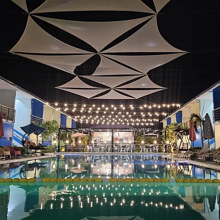 Casa Blu Hotel & Resort